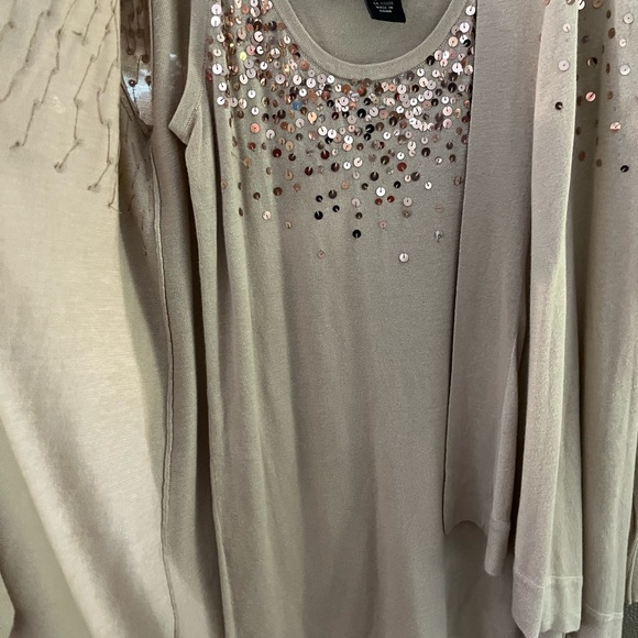 Karen Kane tank top and over sweater, Size M on Tank and small on Sweater - Picture 3 of 3
